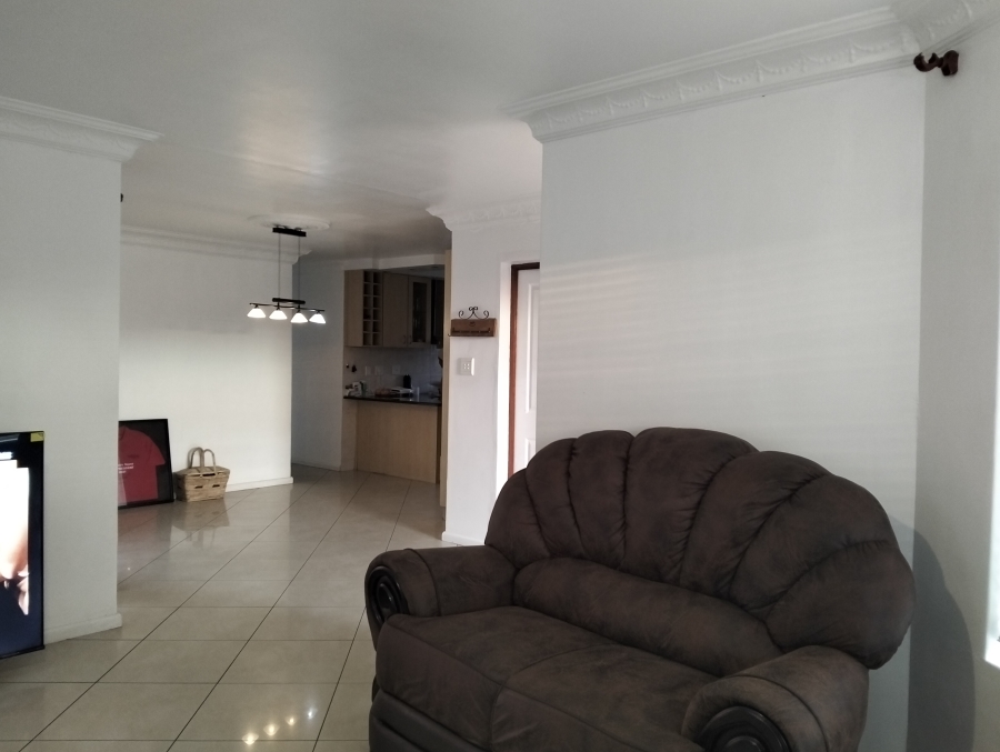 To Let 3 Bedroom Property for Rent in Eikenbosch Western Cape
